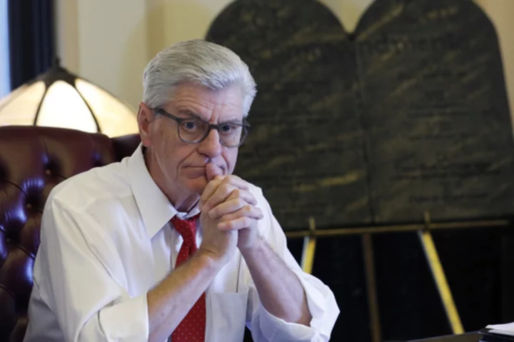 Former Mississippi governor sues news site over welfare fraud comments