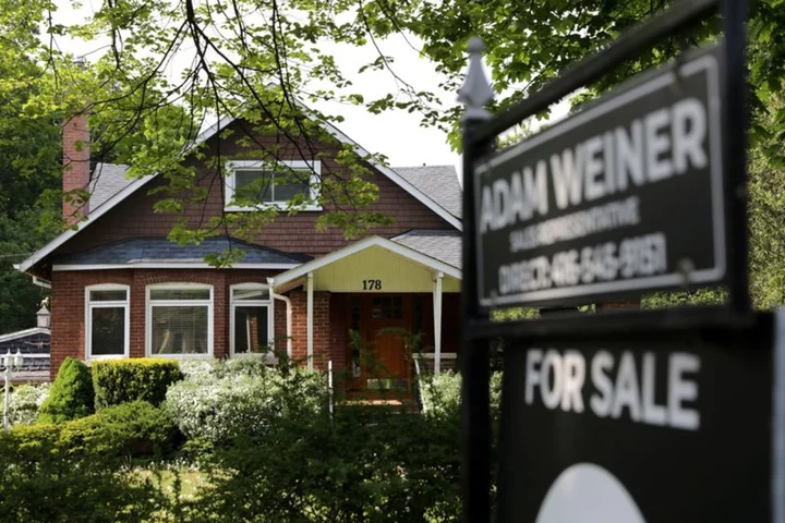 Exclusive-Canada's banking regulator urges lenders to tackle risks from mortgage extensions