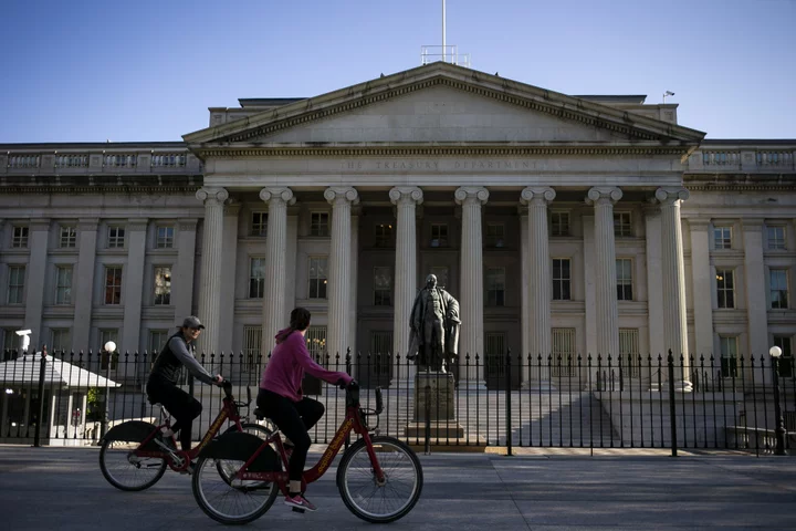 Seismic Day for Treasuries Fuels Bets Fed to Slash Rates in 2024