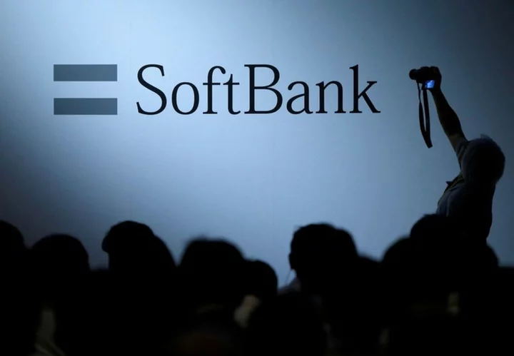 SoftBank Corp to raise over $800 million via bond-type class shares - Bloomberg News