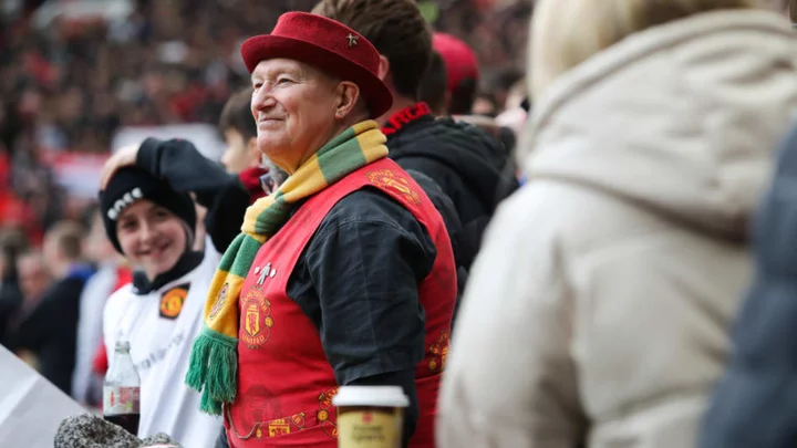 Why Man Utd fans wear yellow and green scarves