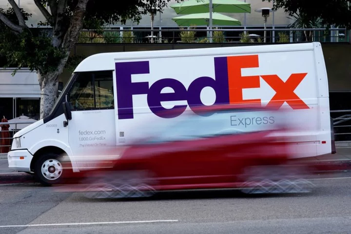 FedEx raises lower end of full-year profit forecast