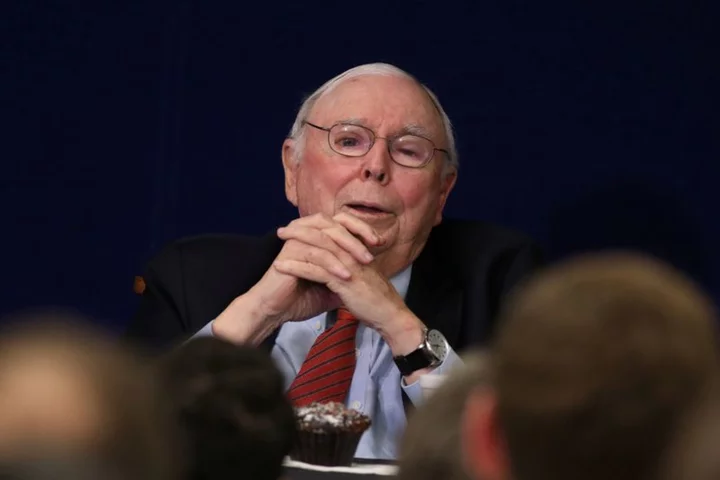 Analysis-After Munger's death, Berkshire succession comes into focus