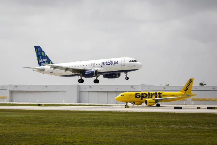 JetBlue Workers Say Pro-Merger Comments Aren’t Theirs