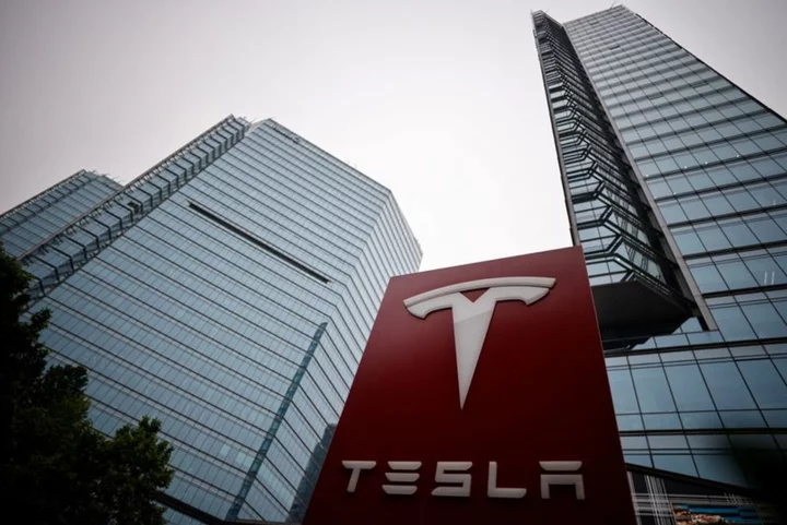 Tesla aware of Autopilot steering malfunction before fatal crash -lawyer