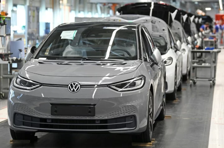 As electric shift stalls, Volkswagen weighs up savings