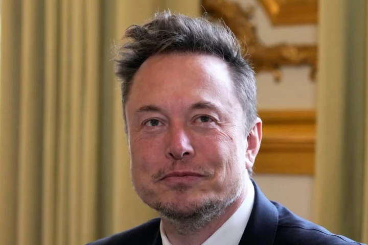 Musk talks 'new energy vehicles' with industry minister during China visit